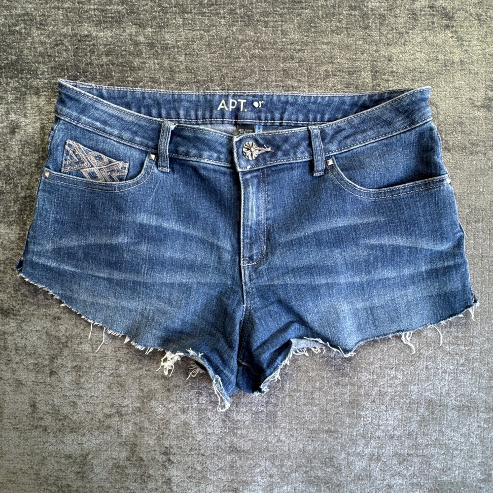 Apt. 9 Modern Denim Shorts Womens 10 Blue Cotton Mid Rise Embroidered Raw Hem